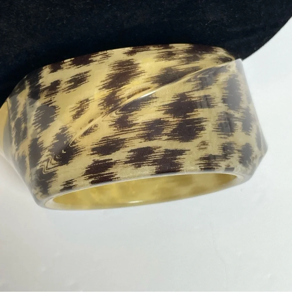 KATE SPADE IKAT RESIN POP ART LEOPARD BANGLE CUFF - Picture 11 of 13